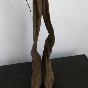 Brown knee high boots 👢 😍